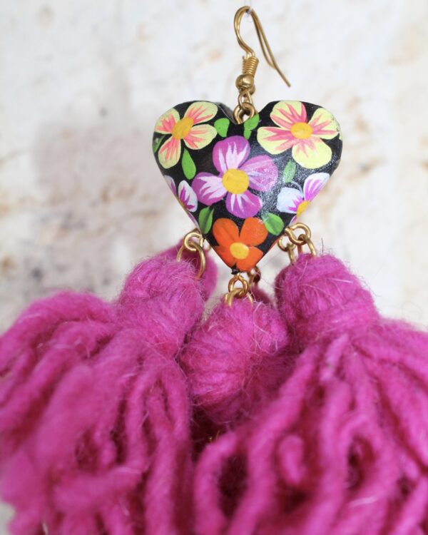 Aretes Corazón a Mano - Image 4