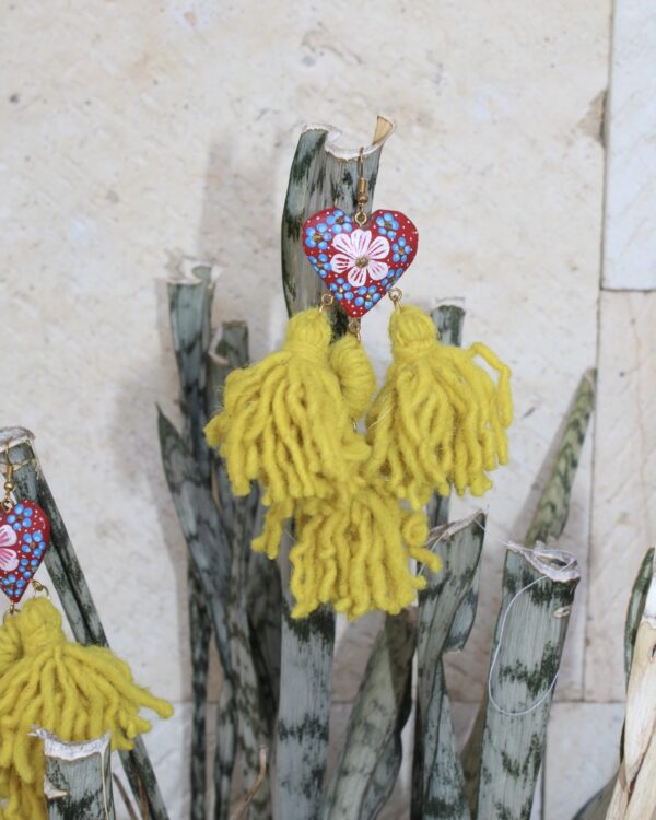 Aretes Corazón a Mano - Image 9
