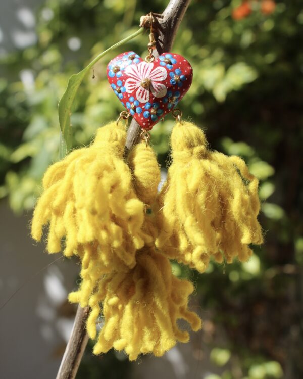 Aretes Corazón a Mano - Image 11