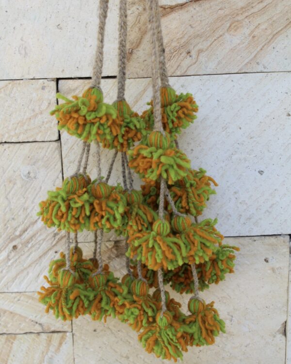 Tlacoyales Pompones Mezcla Verde y Naranja